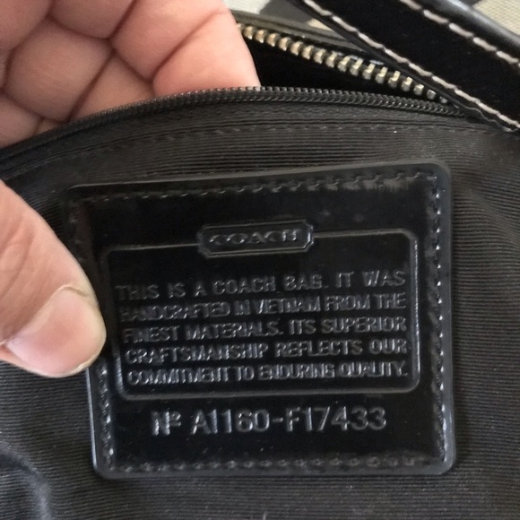 HP👜🎉 Coach Signature Striped Tote Gray / Black - Picture 7 of 8